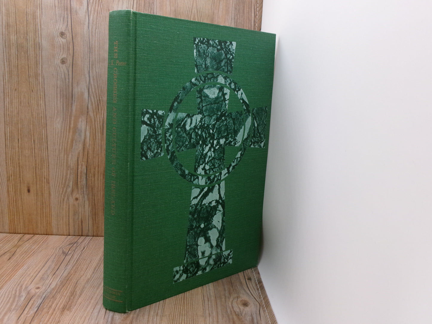 The Crosses and Culture of Ireland by Arthur Kingsley Porter