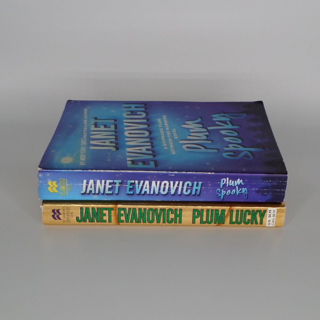 Bundle: Janet Evanovich Novels: Plum Spooky and Plum Lucky