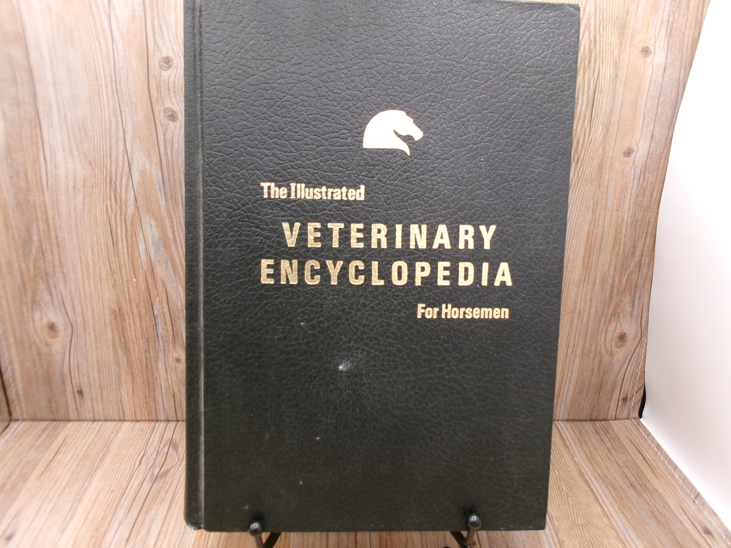 The Illustrated Veterinary Encyclopedia by Don Wagoner