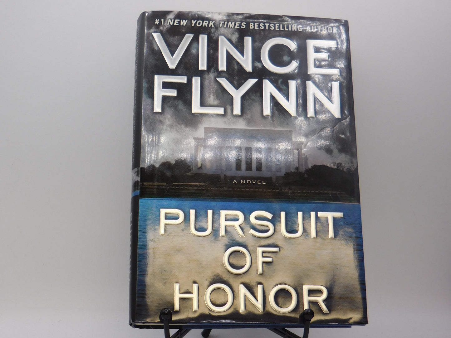 Pursuit of Honor by Vince Flynn